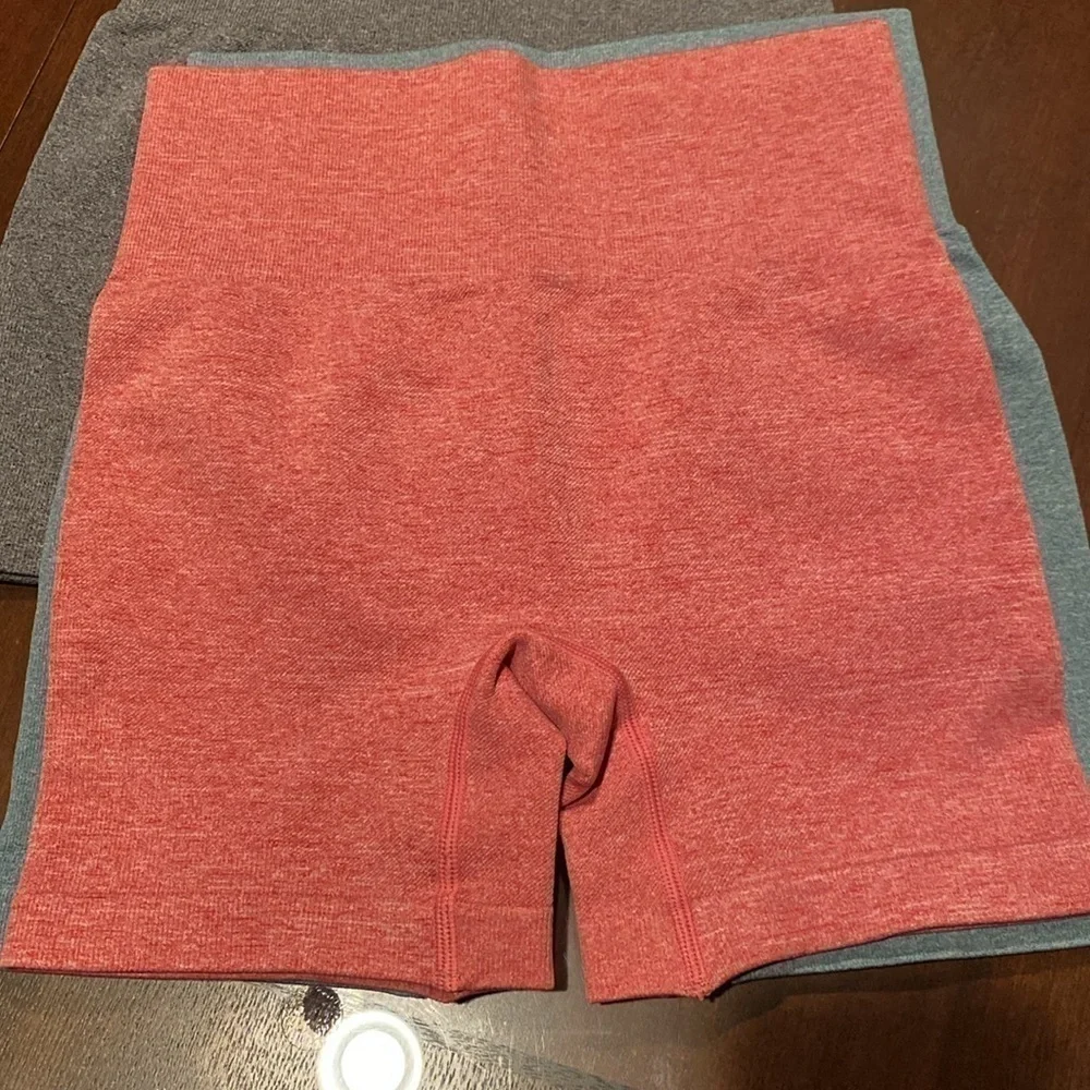 3 pack seemless high waist yoga shorts size Small in gray, green, and red